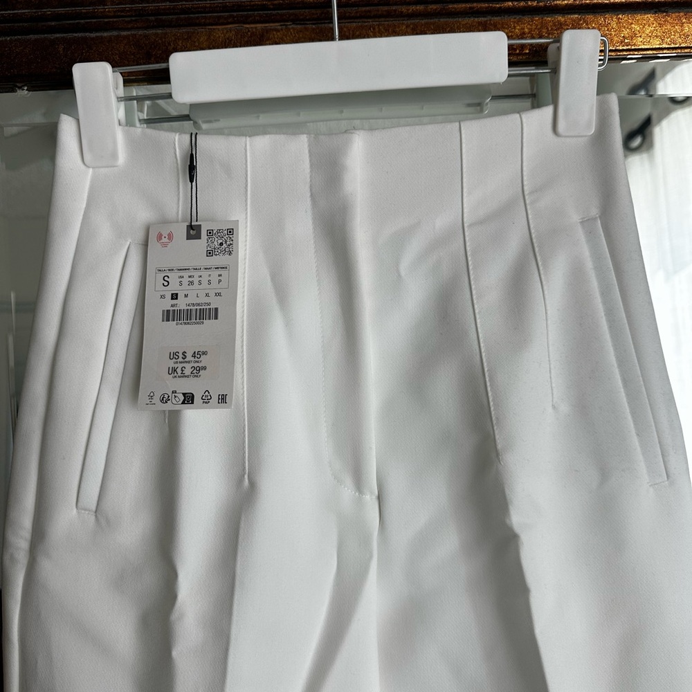 White women’s Pants Zara size 2 new